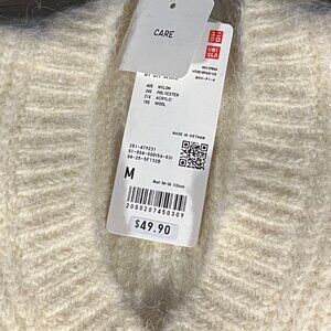 Uniqlo Fluffy V-Neck Sweater Off White Medium